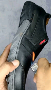 kickers - sepatu casual slip on pria / sepatu santai pria 100% kulit sapi hitam