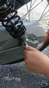 น๊อตยึดโช้คหลังW125iปลาวาฬ(เก่า) ถึงปี 2022 หัวสนามจี้ลายหัวจี้ร่องแบน  ราคาต่อชุด (1 ชุด ได้ 2 ตัว