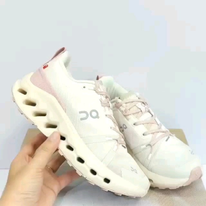 SEPATU ON CLOUD SURFER TRAIL