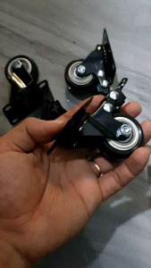 Bánh xe đẩy hàng đường kính 4cm cao 6cm