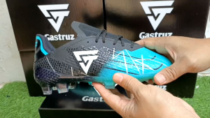 SEPATU BOLA GASTRUZ SPEED HITAM TOSCA TERBARU/SEPATU BOLA ORIGNAL FREE KAOS KAKI PANJANG/SEPATU BOLA TERBARU