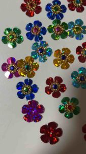 เลื่อมห้าแฉกคละสีติดสังวาลย์ 100 ชิ้น ขนาดกว้าง 2 เซนติเมตร