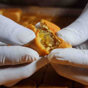 ลูกเต๋าย่าง ไส้สับปะรด