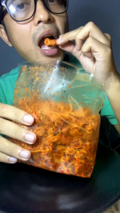 JAJANAN PEDAS MIE GULUNG KRIUK/MIE UWEL 120 gr
