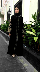 Desain Abaya Tradisional & Outfit Trend Muslimah