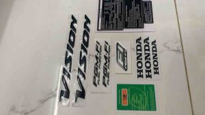 Trọn bộ tem dán và chữ nổi xe Vision màu đen bóng hàng nhập Thái Lan chất lượng cao dành trang trí riêng cho dòng xe này trọn bộ tem gồm chữ nổi và tem thông số đầy đủ như hình màu sắc rất đẹp và bền giá bán cực tốt bán lẻ như bán sỉ