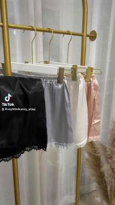 กางเกงผ้าซาตินเเต่งขอบลูกไม้