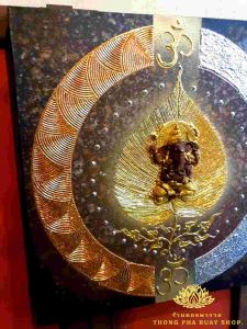 ภาพปิดทององค์พระพิฆเนศ พื้นสีน้ำตาลสลัดเงินทอง  ภาพวาดมงคล ภาพติดหัวเตียง ภาพแต่งบ้าน รูปแขวนกรอบลอย