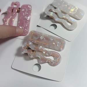 กิ๊บติดผมแพ็คคู่ ลายหินอ่อน 🍭🌈