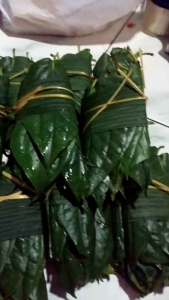 Daun sirih hijau perikat isi 30 sampai 50 lembar