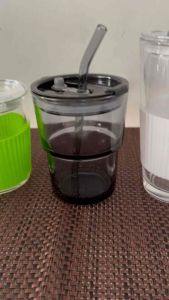 Mug gelas tumbler kaca tutup plus sedotan kaca