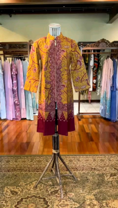 Tunik Zipper Katun Viscos by Dian Pelangi LIMITED EDITION Blouse Baju Atasan Kemeja Blus Outfit Busui Kerja Kantor Pesta Pernikahan Kondangan Lebaran Formal Wanita Hijaber Cantik Anggun Modis Modern Simple Elegan Mewah Model Korea Terbaru Motif Batik