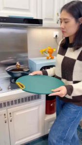 防霉切菜板Anti-Mold Cutting Board 高颜值祖母绿菜板❗🌈🌈 你还在用容易发霉的菜板吗?? 如果是的话✨你可以试看看这款防霉加厚菜板😎普通的菜板容易生霉菌还不易清理😭