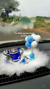 Parfum Pewangi + Kompas Mobil Hiasan Pajangan Interior Dashboard Mobil
