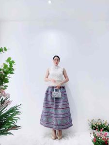 กระโปรงปักมือ