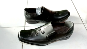 sepatu kulit pantopel black tower