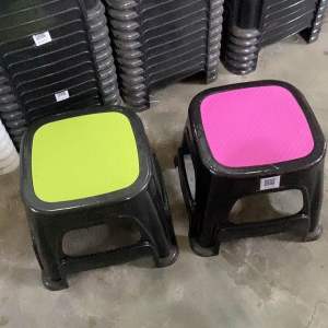 Thinckening Minimalist Kiddie Chair Household Outdoor Beach Chair Office Dining Chair Stall Stool (Random Color)