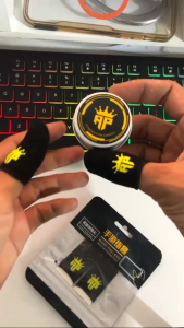 Paket 2in sarung jempol APeking dan bedak gaming super licin mampu meningkatkan performa bermain game anda