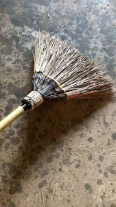 ไม้กวาดขัดห้องน้ำ ไม้กวาดขัดพื้น ทำจากปลายอ่อนทางมะพร้าว