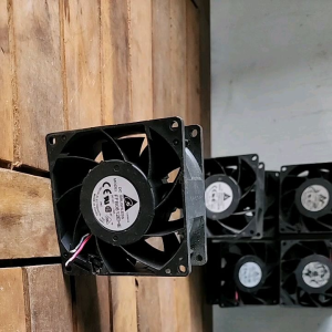 Quạt tản nhiệt 12v 8x8x3.8cm~1.35A