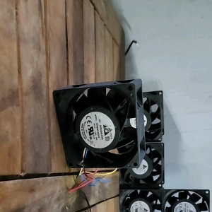 Quạt tản nhiệt 12v 8x8x3.8cm~1.8A