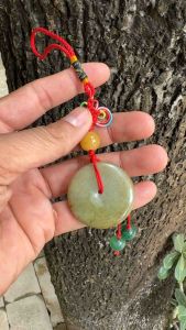 พวงกุญแจหยก ด้ายแดงเครื่องรางมงคลเสริมฮวงจุ้ยหนุนดวงชะตา