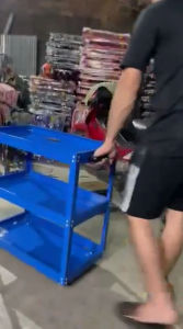 Xe đẩy 3 tầng để dụng cụ đồ nghề sửa chữa có thiết kế bánh xe xoay di chuyển dễ dàng