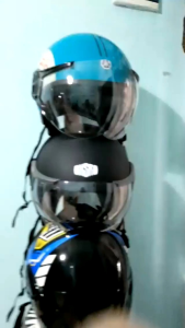 Gantungan Helm dan Kunci: Aksesoris Motor Hemat Tempat