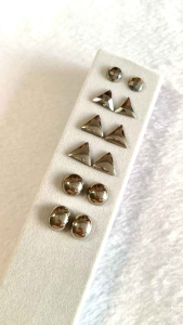 🌟 พลอยไพไรต์ หลากหลายทรง สีทองเเววาว สดใส ทรงสวยมากๆ สำหรับนำมาทำเครื่องประดับ / ราคาต่อคู่