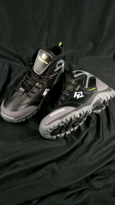 sepatu hiking sepatu outdoor sepatu kerja anti selip sepatu gunung sepatu treking