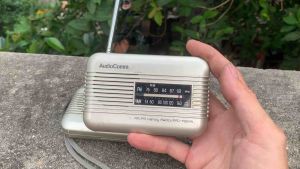 Đài radio AudioComm RAD-F224N AM/FM cầm tay nhỏ gọn
