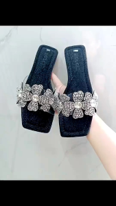 Milk shoes - Dép Lê Nữ Quai Meca Mềm 3 Bông Hoa Sáng Lấp Lánh Đế Chống Trơn Trượt.