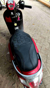 Cover Jok Instan Tinggal Langsung Pasang Tanpa Staples Model DIAMOND Bisa Untuk Semua Jenis Motor Matic dan Motor Bebek Kulit Jok Motor Anti Licin Anti Air