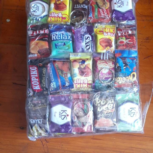 100 pcs Gantungan Kunci Miniatur Snack Kotak souvenir pernikahan khitananan cendramata