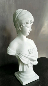 Tượng trang trí cô gái hoa hồng dùng trang trí phòng khách sân vườn cao 39cm