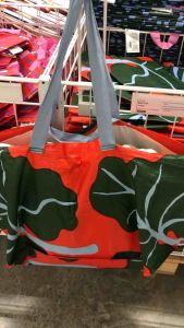 🇸🇪 ถุงหิ้ว ใหญ่ ถุงช็อปปิ้ง กระเป๋า marimekko แดง/เขียว 55x37x35 ซม. Size L /71 ลิตร มีกระดุมปิด มีสายยาว