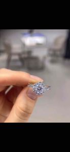 แหวนเพชรโมอีส - รุ่น Oval ขนาด 1.5 กะรัต เงิน92.5% ชุบทองคำขาว พร้อมใบเซอร์