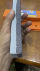 Đá mài Dao Kéo Viên Natsu Nhật Sắc Bén dày dặn chắc chắn và kiên cố Ắt hẳn trong mỗi gian bếp nhỏ của các chị em không thể thiếu " đá mài dao" phải không nào? Dao cùn kéo cùn chỉ trong nháy mắt với nó là lại sắc bén như mới phải không nào?