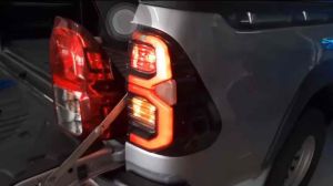 ไฟท้ายทรงห้าง(โคมดำ Revo 2015 - 2021ลายตัวใหม่ล่าสุด3D ไฟหรี่ เบรค ถอย เป็น LED รวมหลอดไฟเลี้ยว