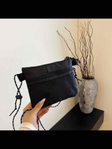 กระเป๋าสะพายข้าง แฟชั่นมาใหม่ กระเป๋าลำลอง กระเป๋าผู้ชายและผู้หญิง กระเป๋าสายเชือก น้ำหนักเบา พกพับง่าย จัดส่งจากกรุงเทพประเทศไทย