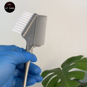 Cọ quét thuốc nhuộm cho các tiệm tóc.(75k/1cay)