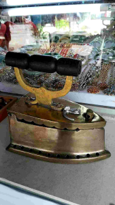 ้เตารีดถ่าน เตารีดโบราณ  เตารีดทองเหลือง  ใช้งานได้จรีง