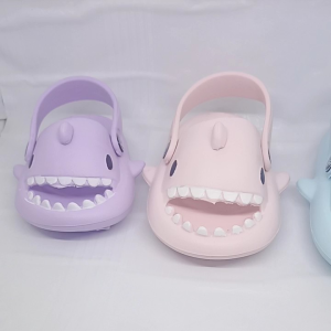 Sandal Anak Laki dan Perempuan Karakter Ikan Paus Baby Shark Slop Anti Licin