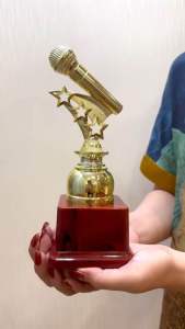 ถ้วยรางวัลหัวนักร้องใหญ่ เลือกราคาได้ ราคาถูกพร้อมป้าย+ริบบิ้น (ทำป้ายข้อความฟรีแจ้งทางแชทค่ะ)