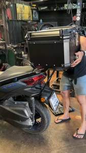 ตะแกรงท้าย แร็คท้าย x max300 พร้อมค้ำหลัง (((สำหรับบรรทุกหนัก))(ใส่ได้ถึงปี2023)