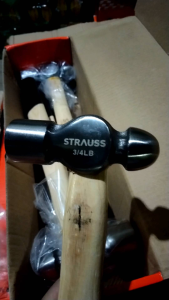 Palu Besi Gagang Kayu 3/4 lb Strauss: Alat Pertukangan Berkualitas