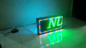 running teks berwarna 70x40 cm Dua Muka bolak balik outdoor waterproof setting dan edit by Wi-Fi HP Doso Solo LED