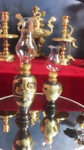 Đèn dầu để thờ bằng đồng vàng nguyên chất chạm khắc hoa văn rồng phương