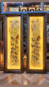 Tranh chữ bằng đồng đôi câu đối cha mẹ kèm đèn led kích thước 40 x 120cm bền đẹp phong thuỷ