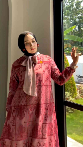 Desain Hijab Elegan: Pakaian Formal Wanita dengan Bahan Kualitas Tinggi